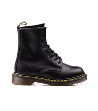 Carica l&#39;immagine nel visualizzatore di Gallery, Stivale DR. Martens 1460 Smooth Black