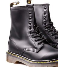 Carica l&#39;immagine nel visualizzatore di Gallery, Stivale DR. Martens 1460 Smooth Black